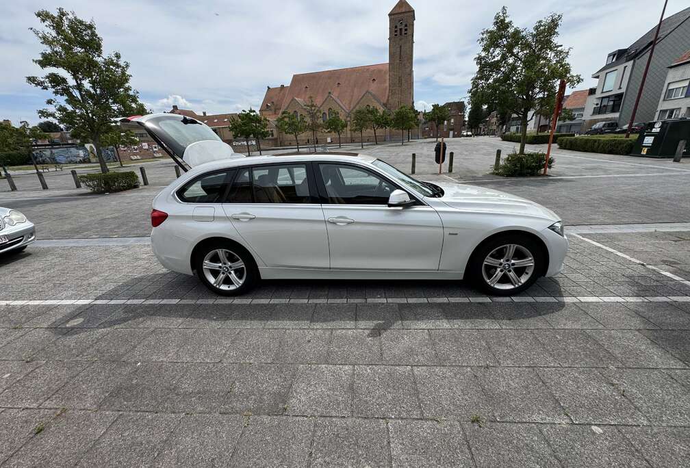 BMW 318d Touring Luxury Line