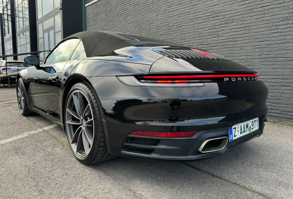 Porsche Carrera 4 Cabriolet 3.0 Turbo PDK Black/Red Chrono