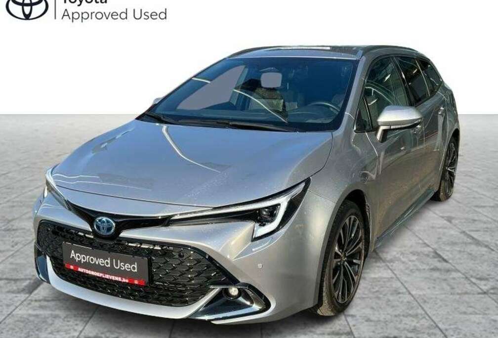 Toyota STYLE + TECH PACK 1.8HYB