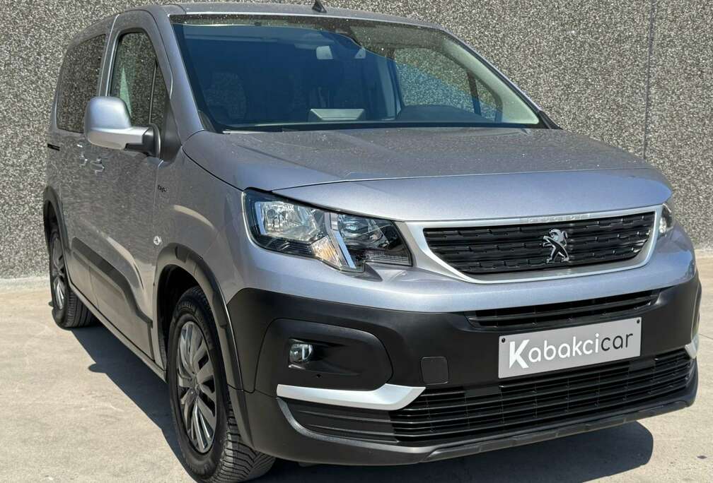 Peugeot 1.5 BlueHDi  Style//CARPLAY/GPS/CAMERA/GARANTIE