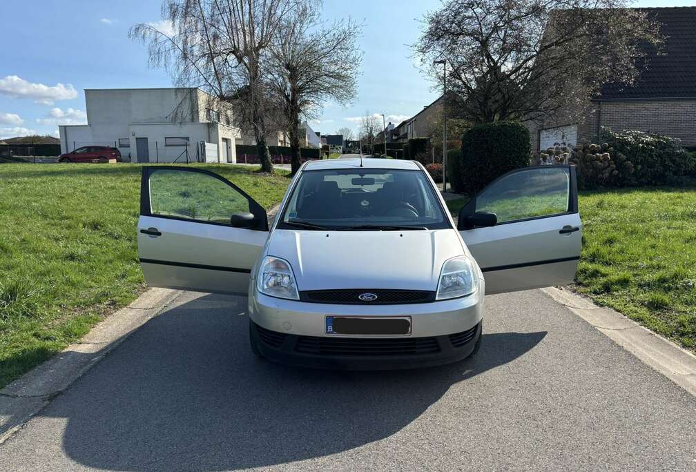 Ford Fiesta 1.3i Ambiente  Prête à rouler  Ready to drive