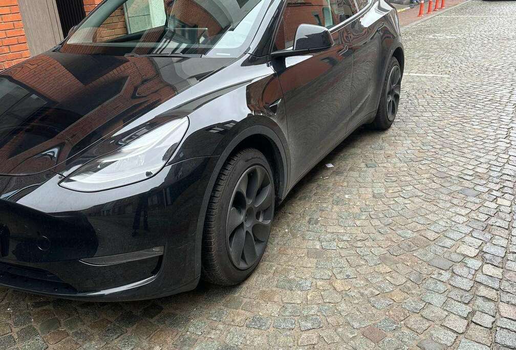 Tesla Model Y 72.5 kWh Dual Motor Performance (377 kW)
