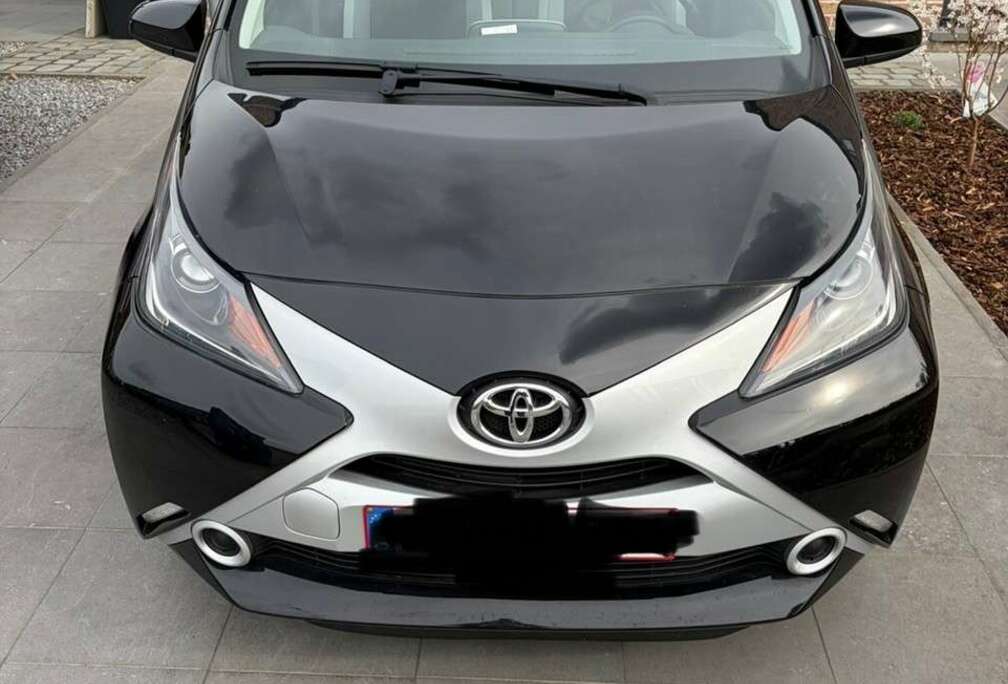 Toyota Aygo 1.0i VVT-i x-play and pack x-music