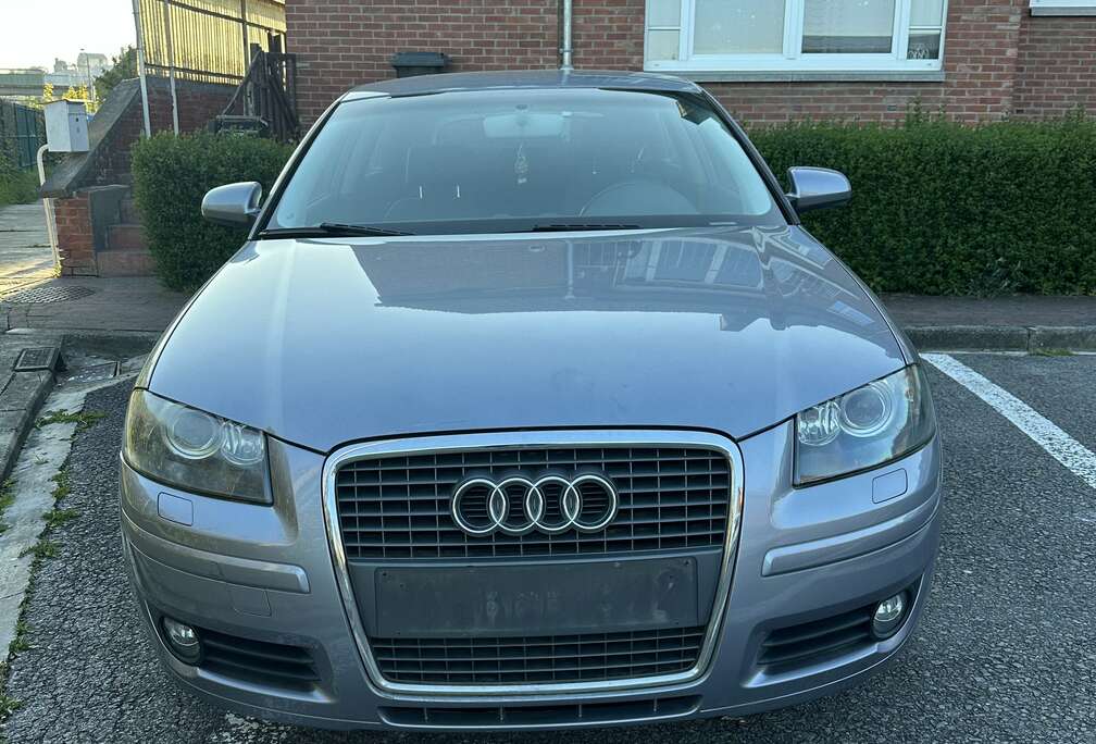 Audi 1.6i 16v FSI Attraction