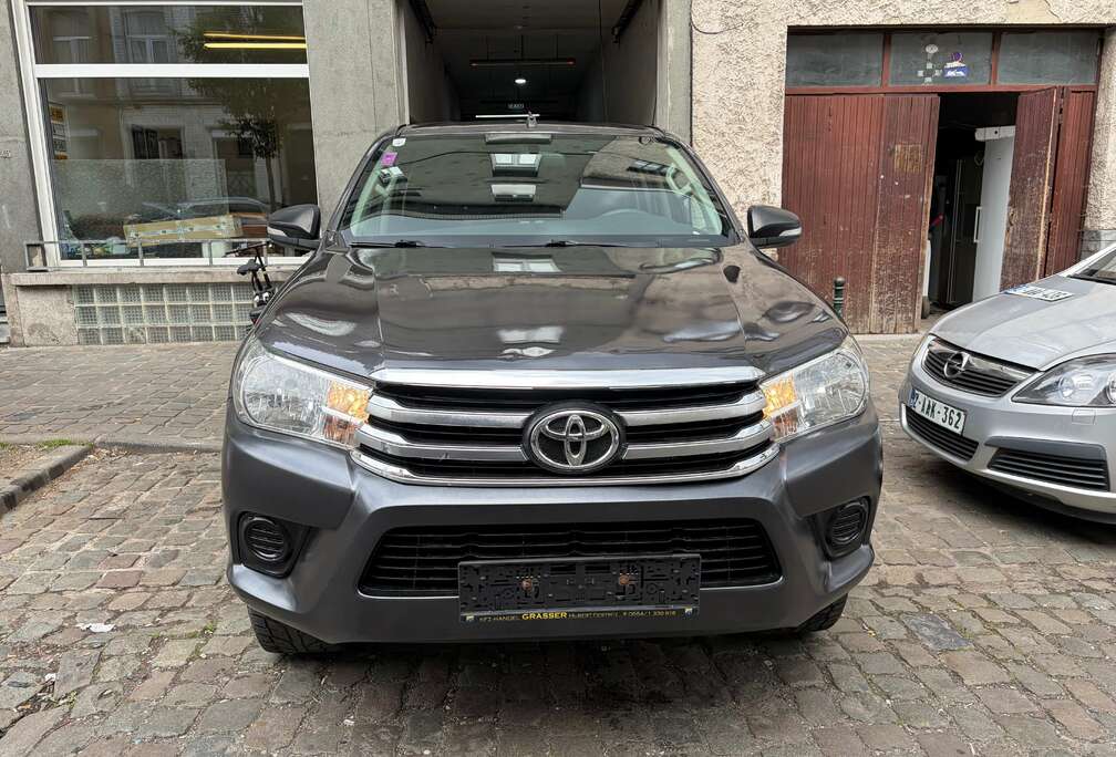 Toyota 2.4 D-4D 4WD Active uniquement lexport