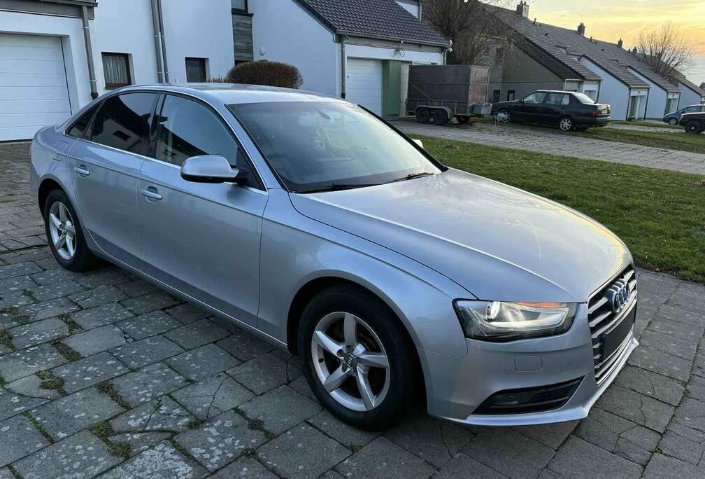 Audi udi A4 2.0 TDI 136CV S-LINE AUTOMATIQUE GPS CUIR X