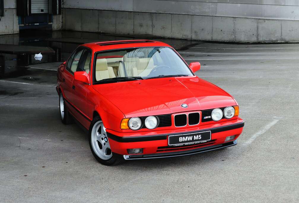 BMW E34 M5 3.8 Brilliant Red Champagne