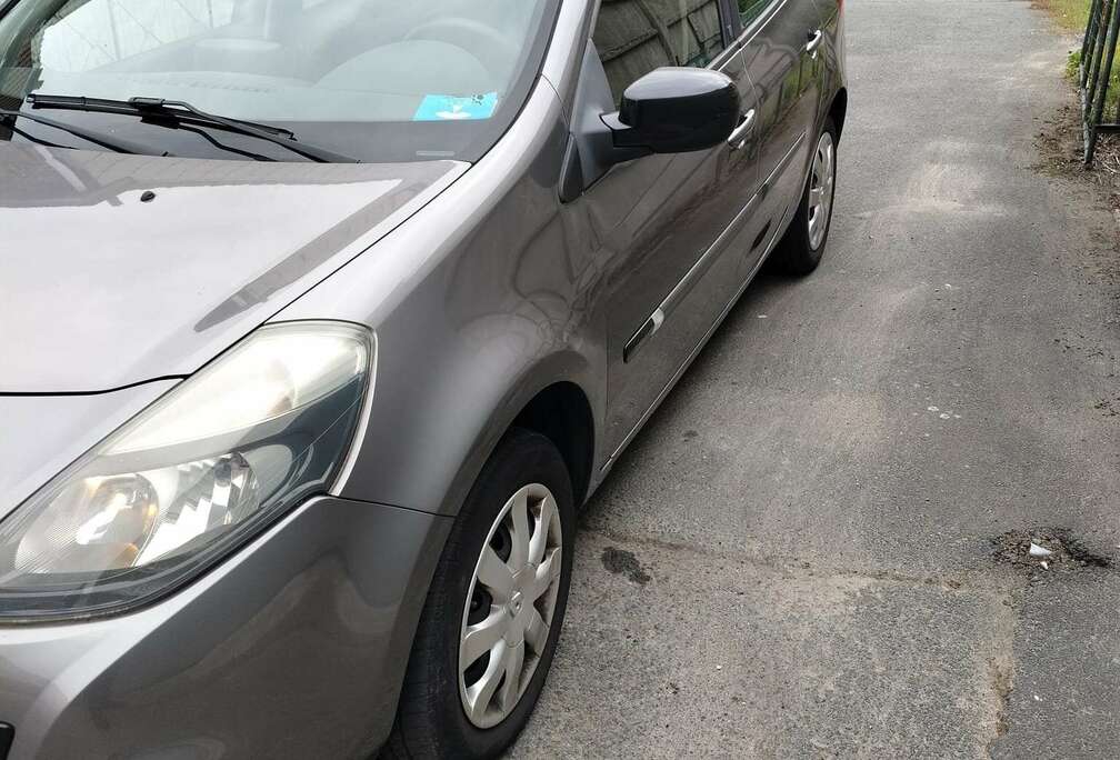 Renault Clio 1.2i TomTom LIVE