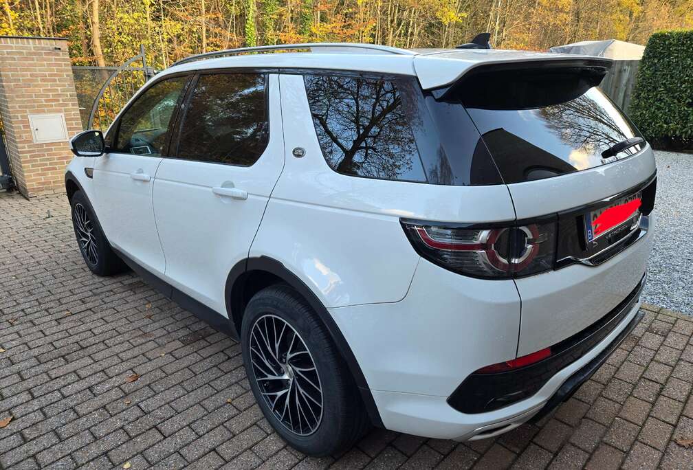 Land Rover Discovery Sport 2.0D Black&White edition.