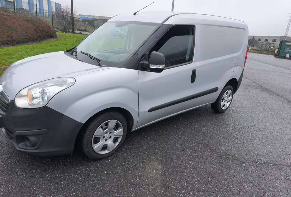 Opel Tour 1.6 CDTI prête à immatriculé