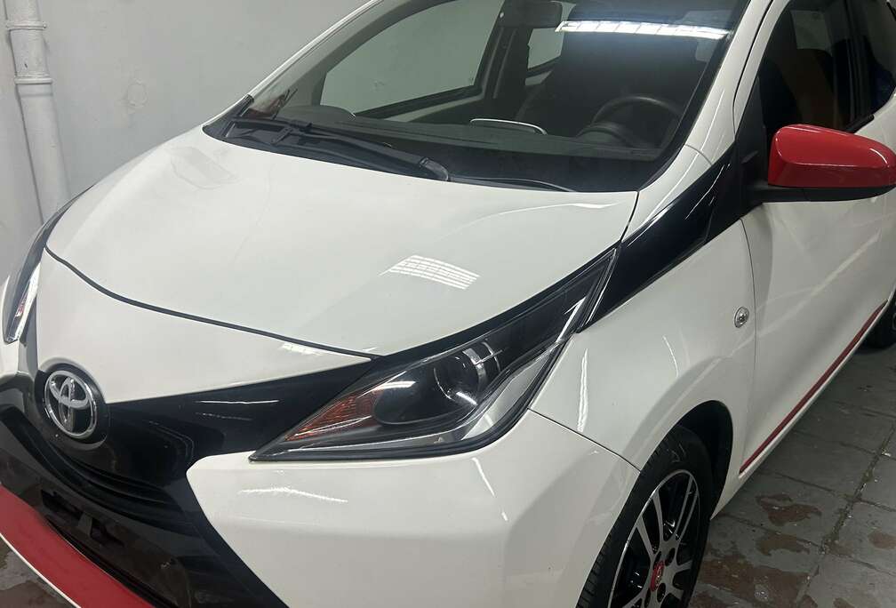 Toyota 1.0i Color Edition