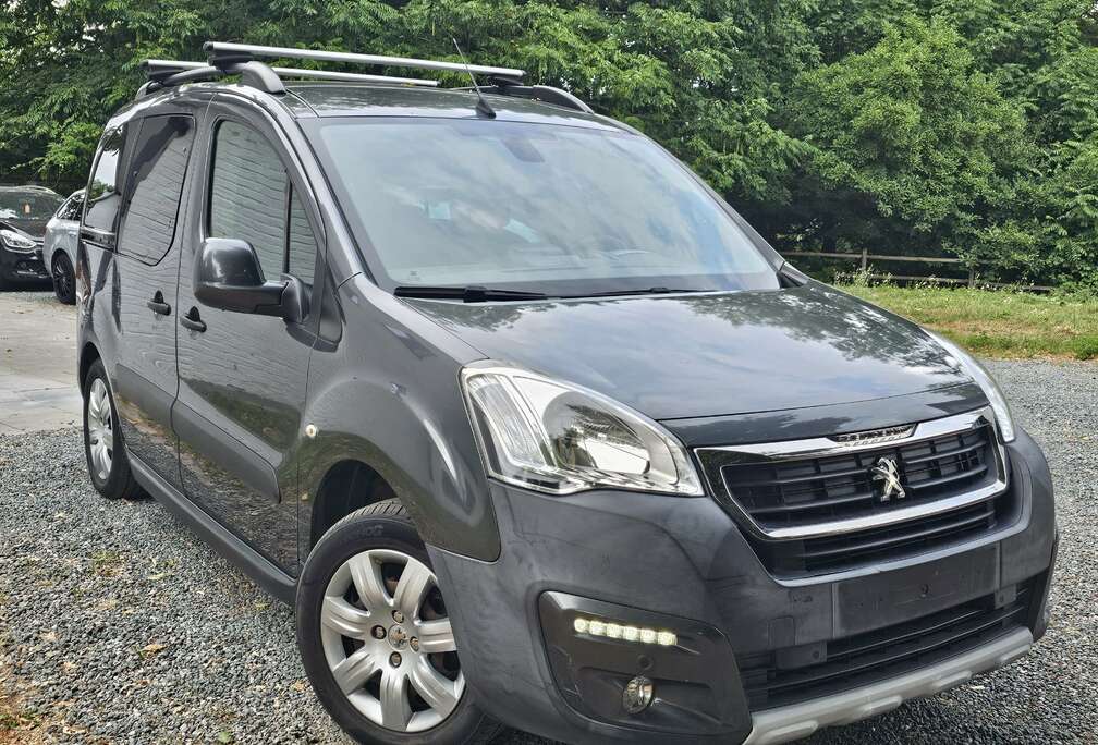 Peugeot 1.6 BlueHDi * EURO 6 * CAMERA+LED+NAVI+CRUISE.C+... * CAR PASS *