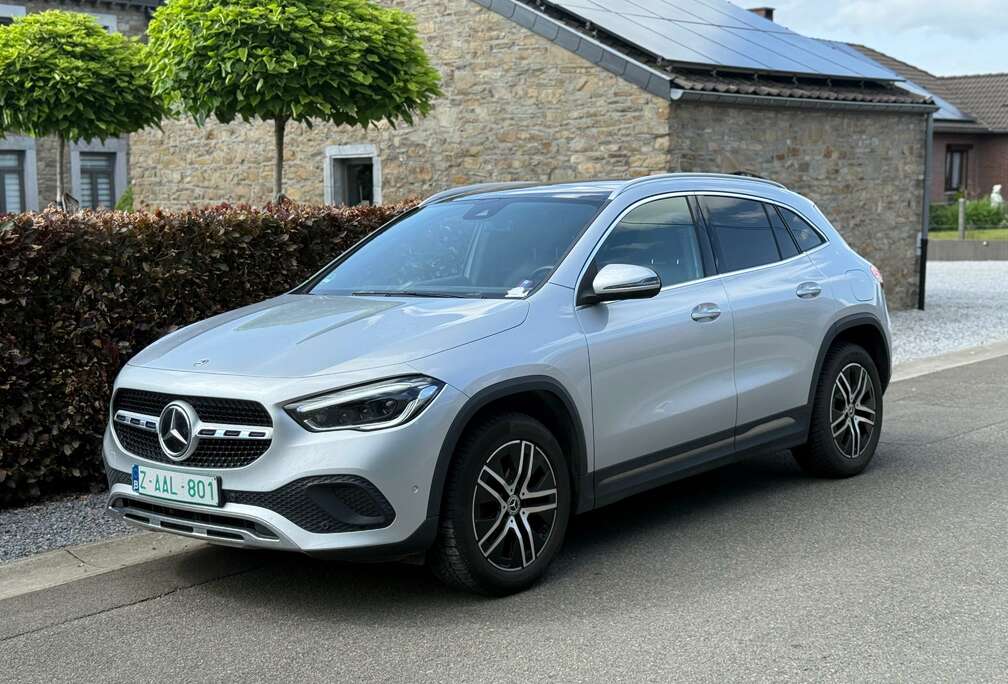 Mercedes-Benz GLA 220 d 4-Matic toit pano