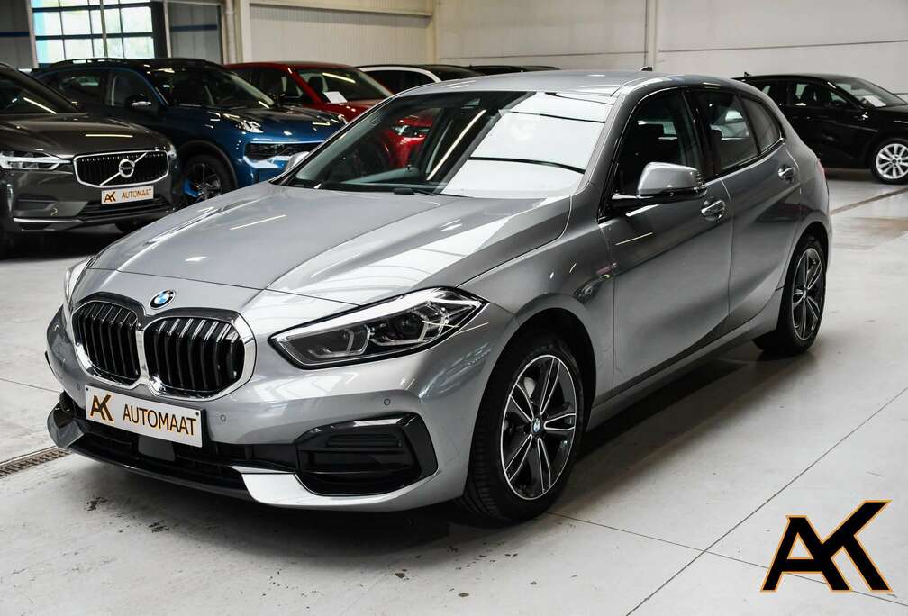 BMW 118iA Sport Automaat - NAVI / SMARTLINK / PDC / CC