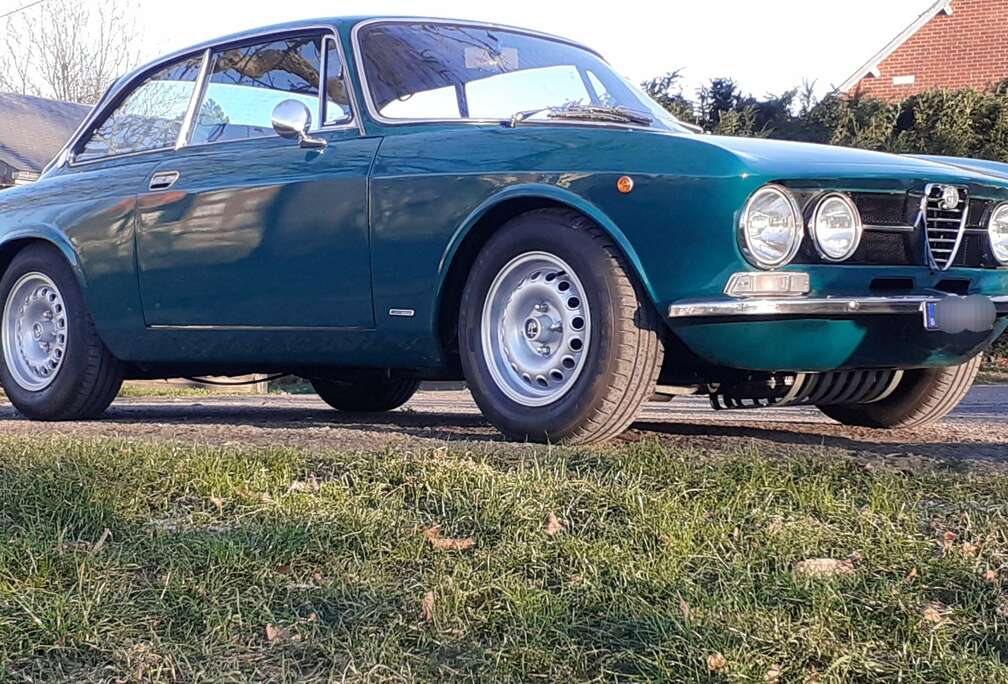 Alfa Romeo Gt 1750 bertone junior ancêtre oldtimer