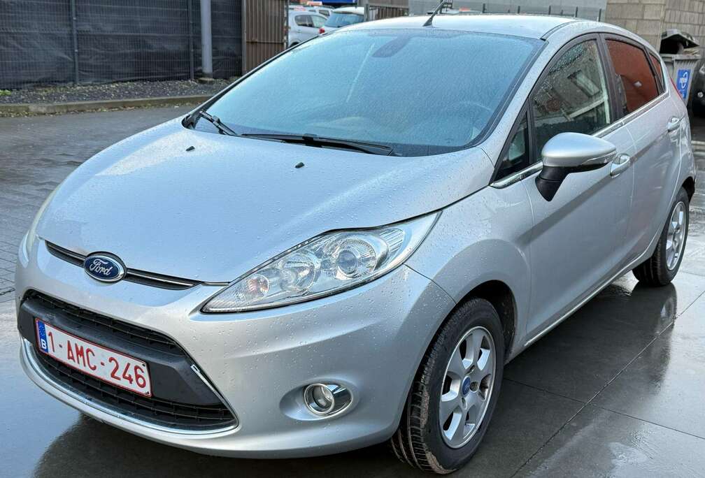 Ford 1.6 TDCi Titanium  5 PORTES  AIRCO  JANTE