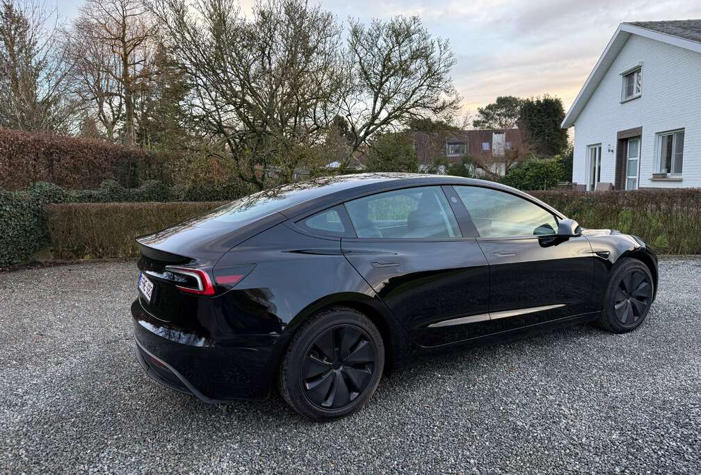 Tesla Model 3 64 kWh RWD Standart Range Premium