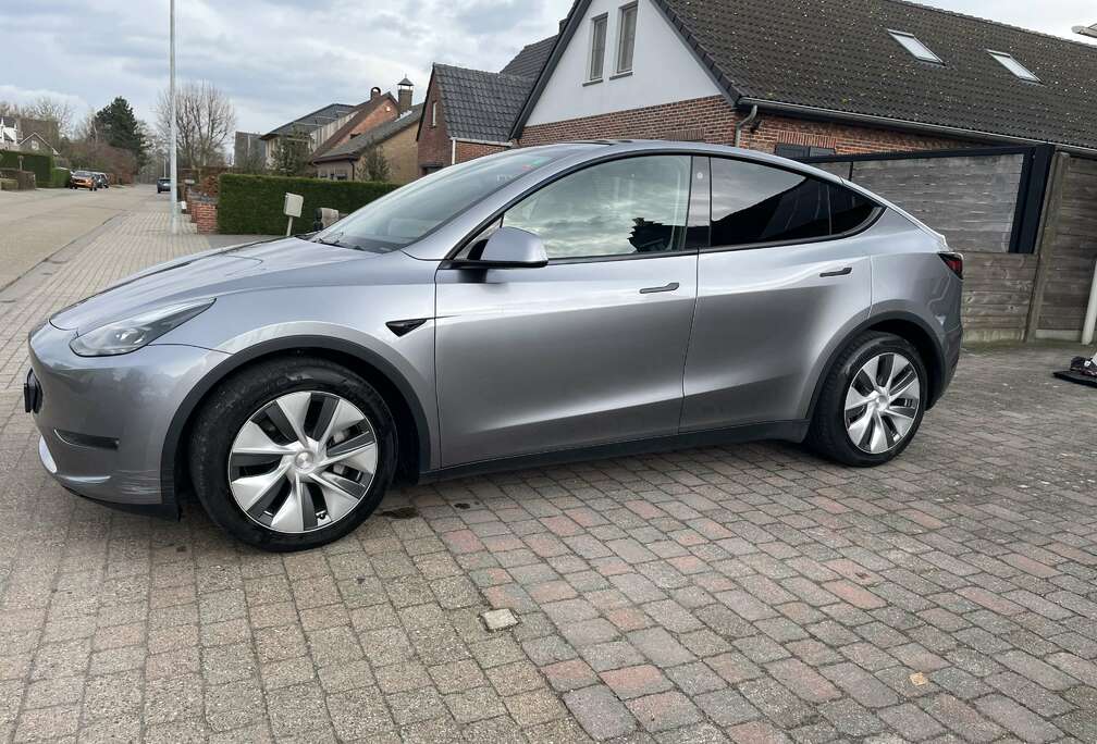 Tesla Model Y 72.5 kWh Dual Motor Performance (377 kW)