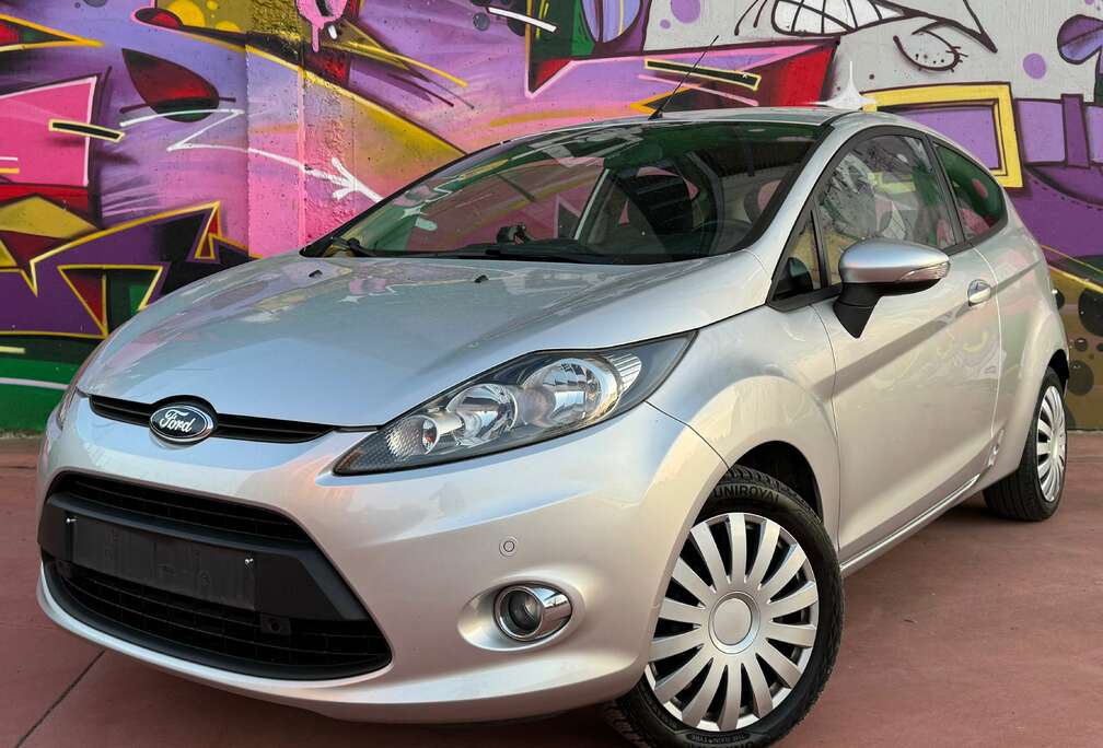 Ford 1.25i  CARNET COMPLET  DEMANDE D’IMMAT  BLUETOOTH  CAPTEURS STATIONNEMENT