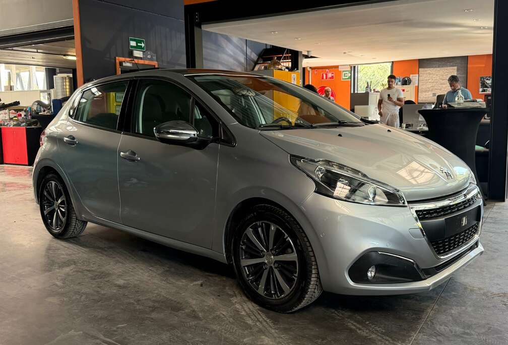 Peugeot 208 1.2  Allure S/12 mois de garantie/automatique