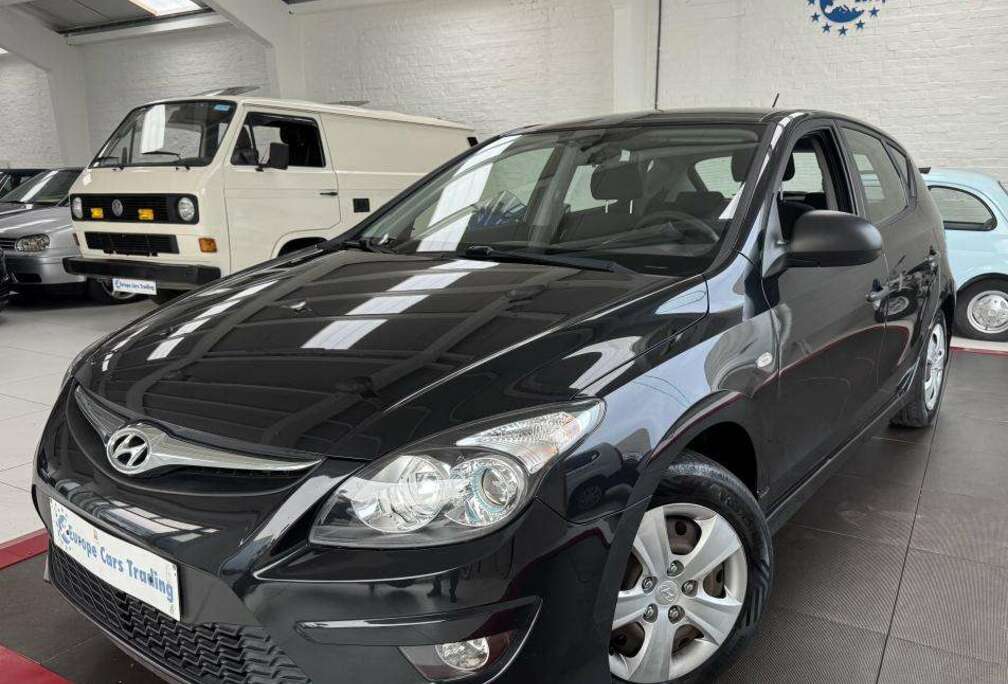 Hyundai 1.6 CRDI 90CH 1ÈRE MAIN GAR 12M
