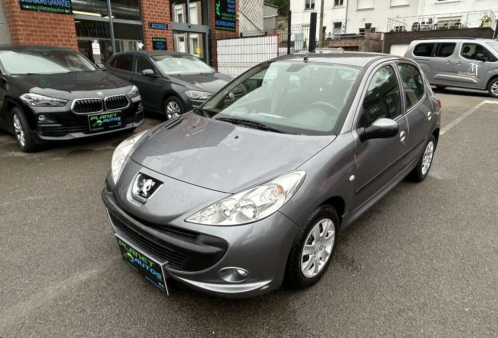 Peugeot + 1.4i  5 PORTES AIRCO GARANTIE 12 MOIS