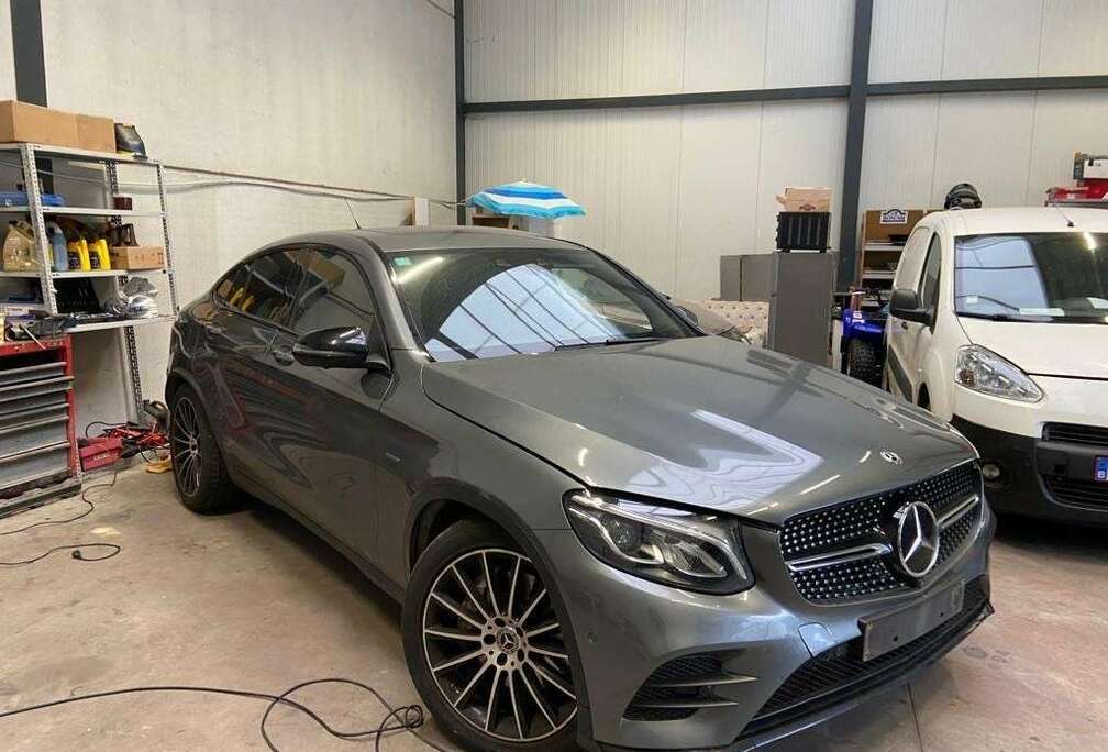 Mercedes-Benz e 4-Matic PHEV Launch Edition