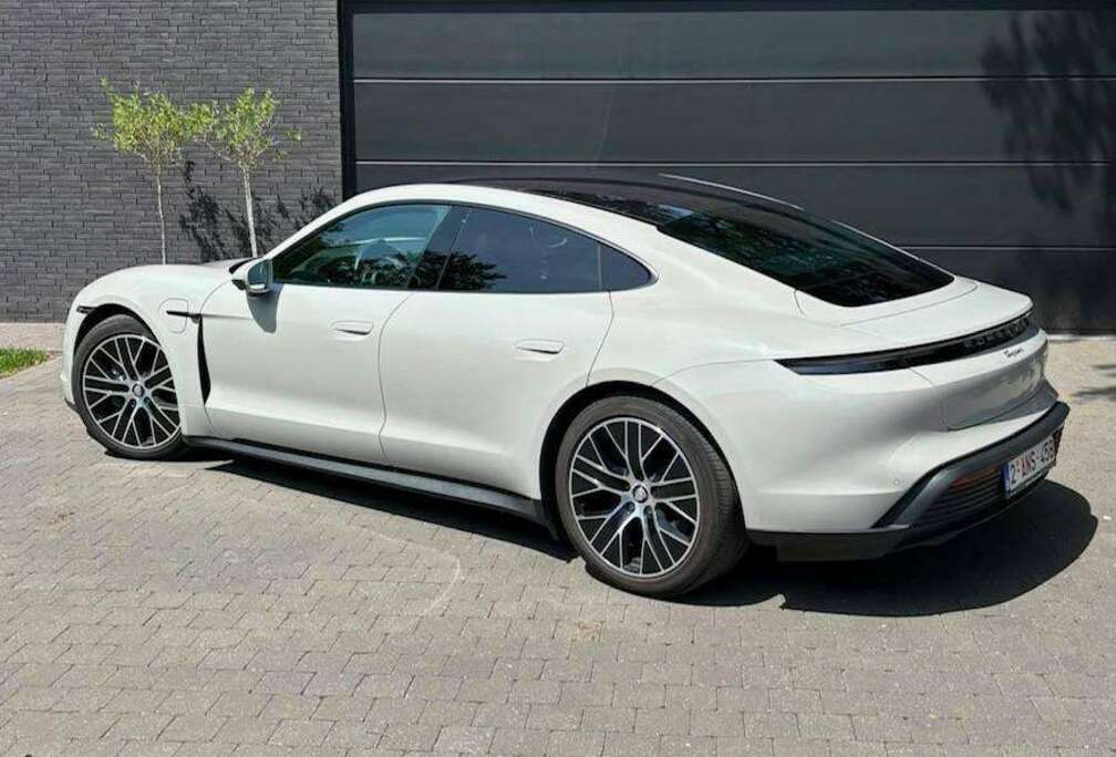 Porsche Taycan 79.2 kWh Taycan