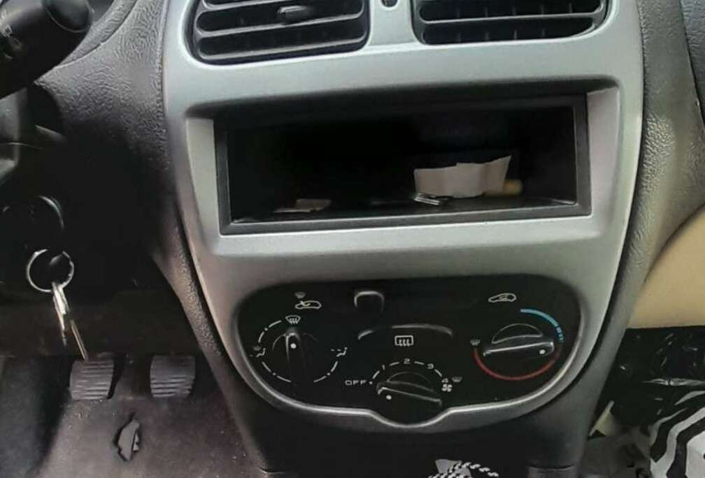 Peugeot 1.1i X-Design