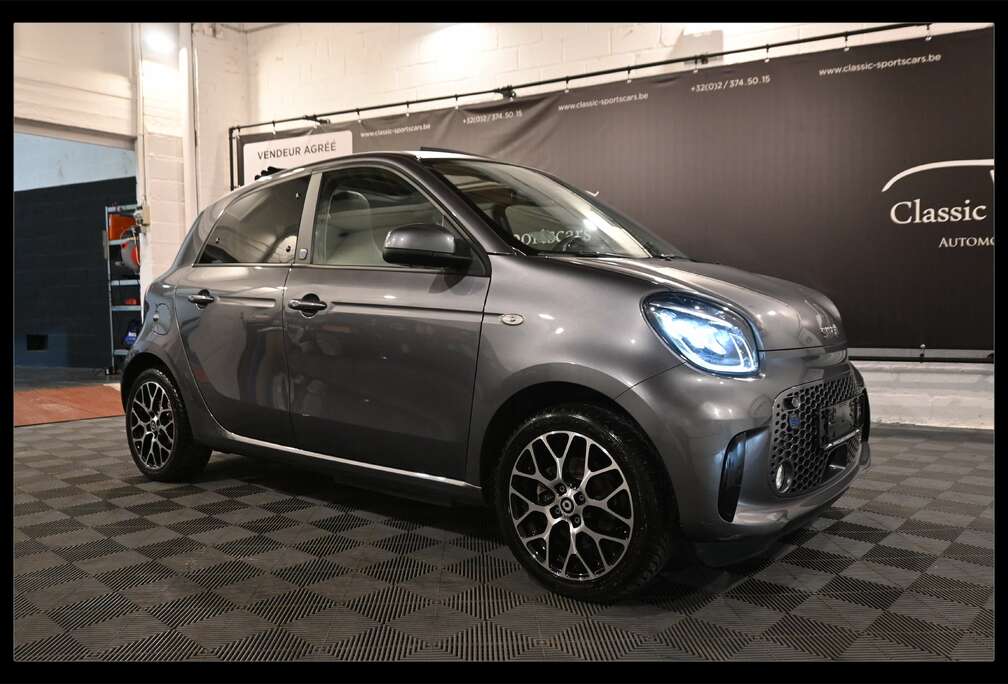 Smart Forfour 17.6 kWh EQ / TOIT PANO / CAMERA / CARPLAY