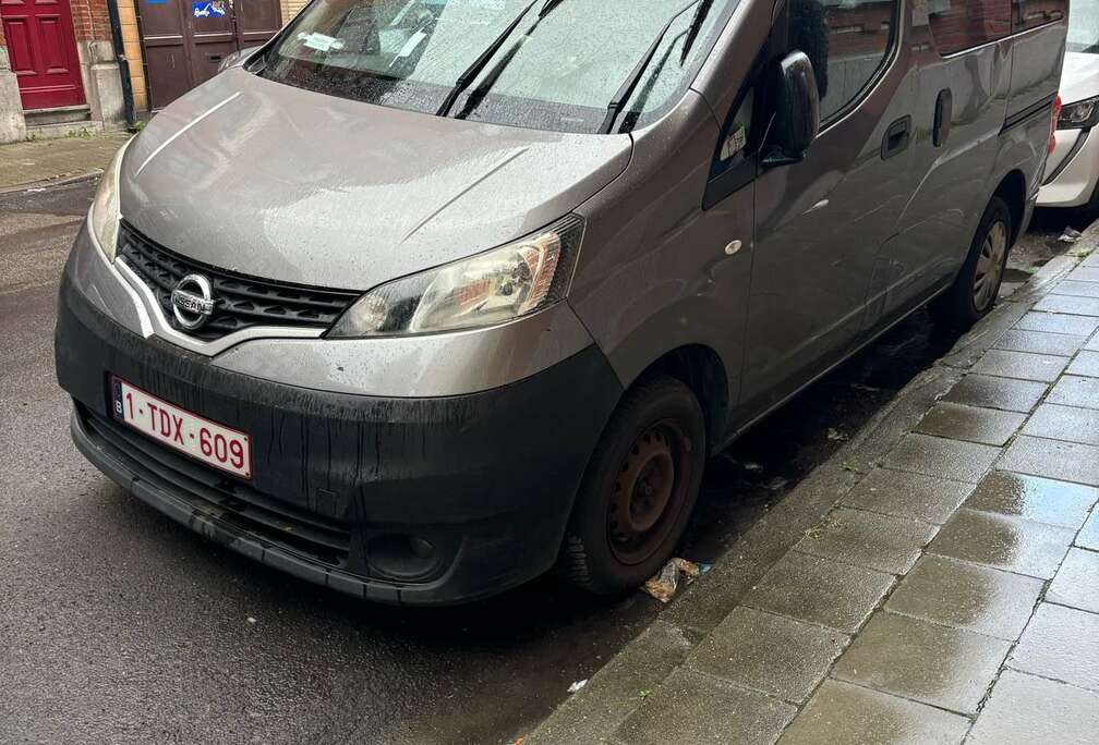 Nissan model NV200