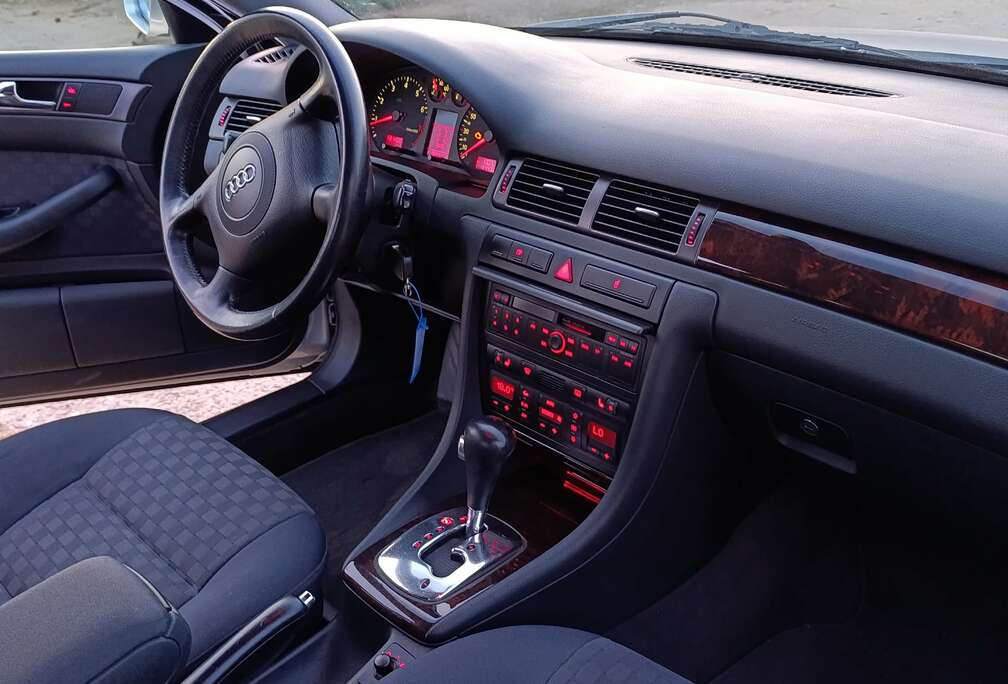 Audi A6/Benzine/ Automaat/Full options