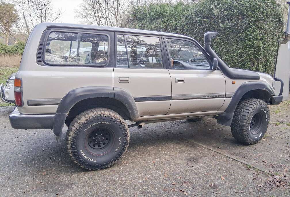Toyota Land Cruiser HDJ 80