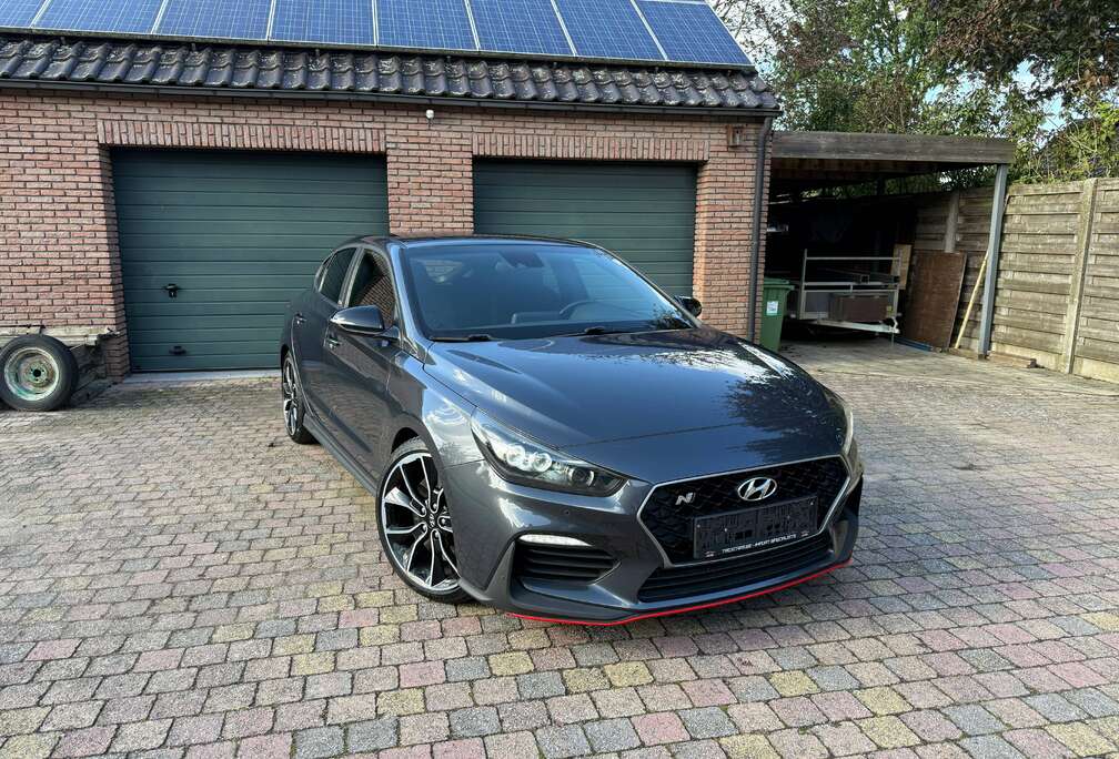 Hyundai Fastback - Performance Pack - Zetelverwarming - Camera - Stuurwielverwarming - LED