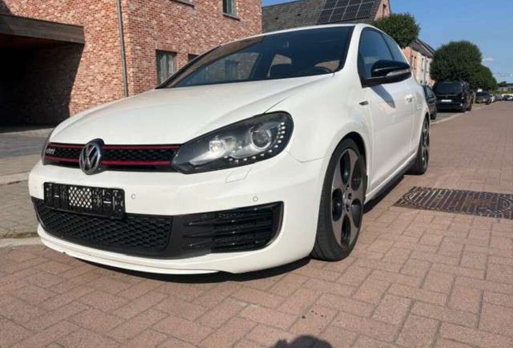 Volkswagen Golf 2.0 TSI DSG
