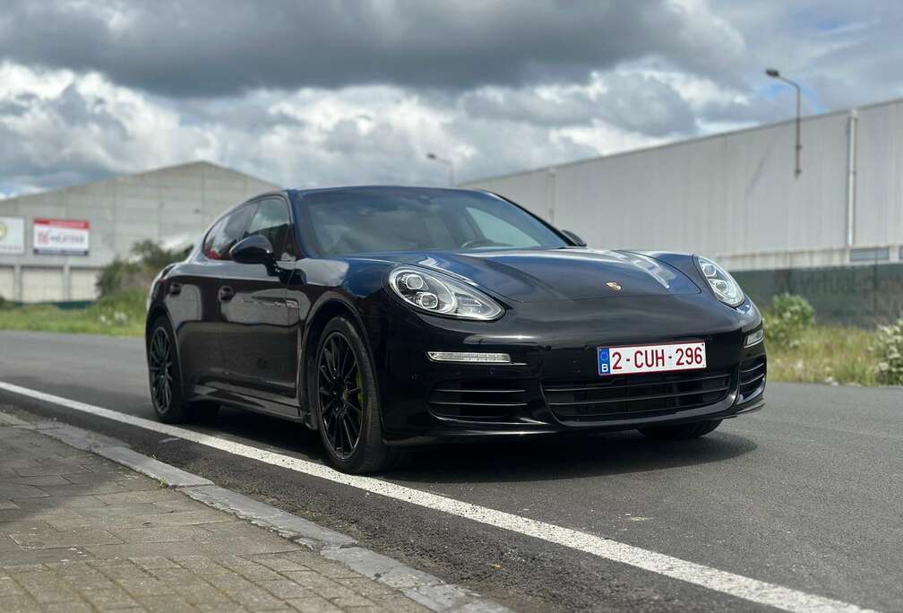 Porsche S E-Hybrid