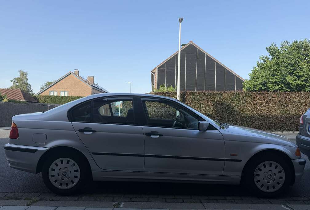 BMW 318i Pack