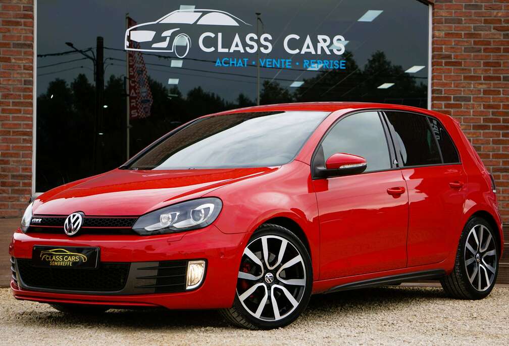 Volkswagen 2.0 TSI ADIDAS EDITION DSG6 / NAVI / LED / BI-XENON / CLIMTRONIC / CARNET