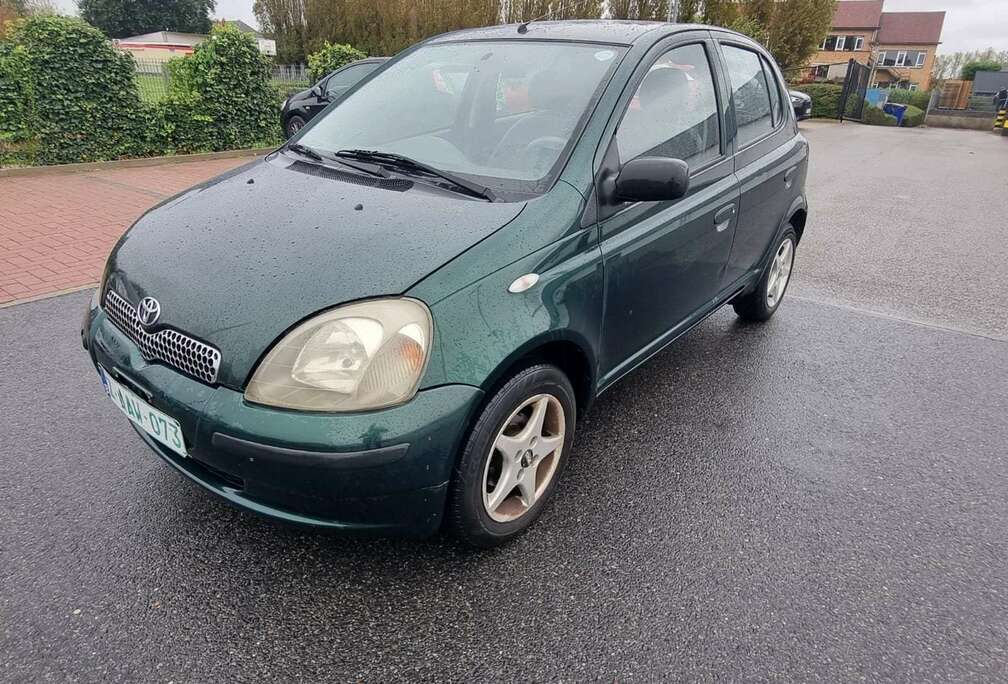 Toyota 1.0i VVT-i 16v Linea Luna  120000 km