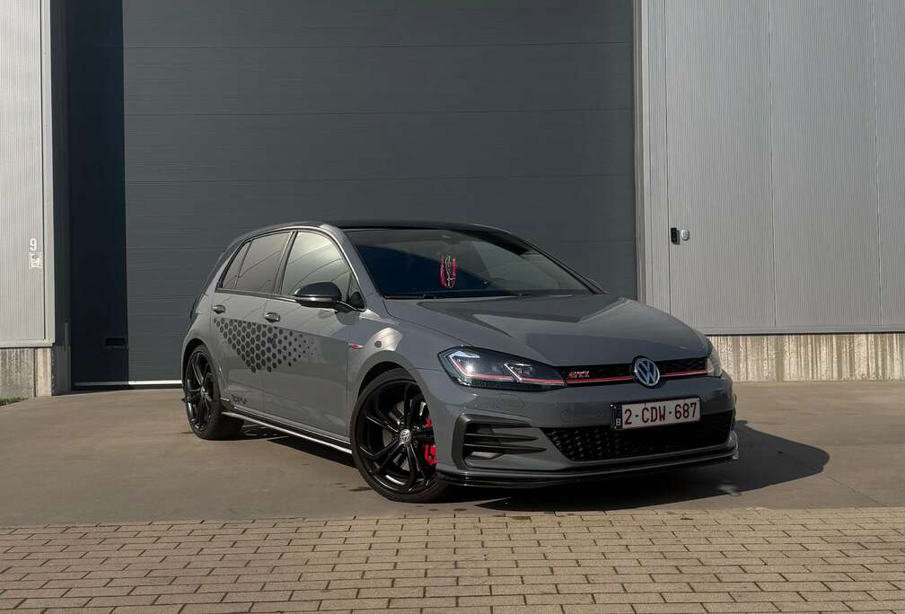 Volkswagen TCR / 2.0 / 290pk / LED