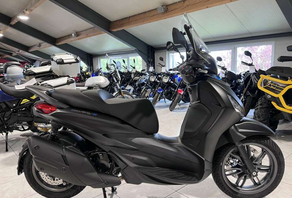 Piaggio S Nero Meteora