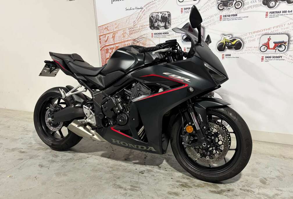 Honda CBR650R e-clutch in nieuwstaat