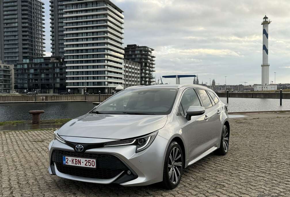 Toyota Hybrid 1.8 Style e-CVT / Uitvoering Style