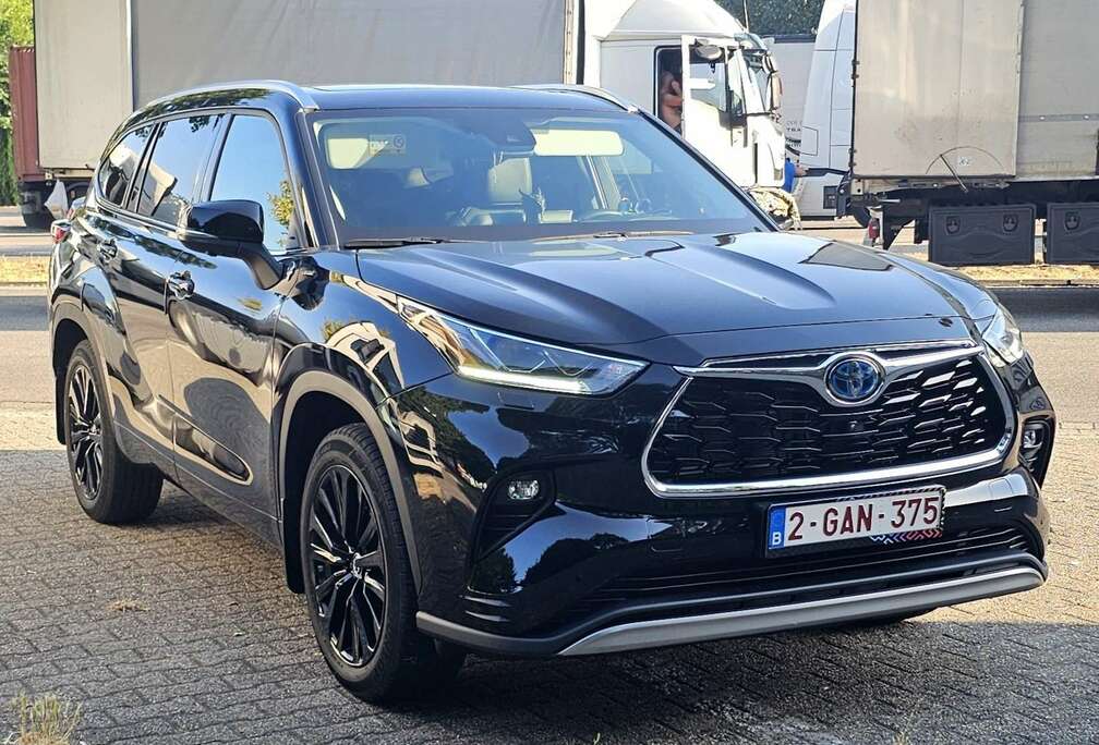 Toyota 2.5 Hybrid Luxury