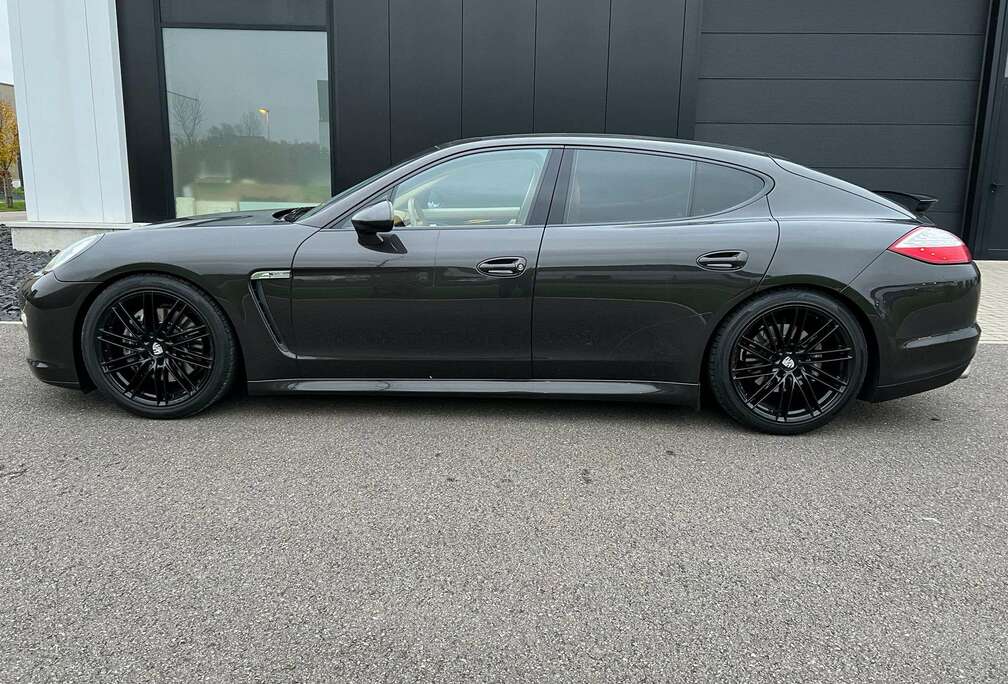 Porsche Panamera 4 PDK