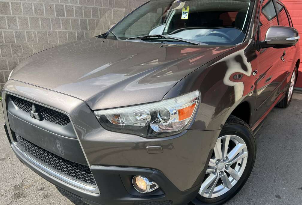 Mitsubishi 1.8 Di-D 2WD Instyle + CLIM + TOIT PANO