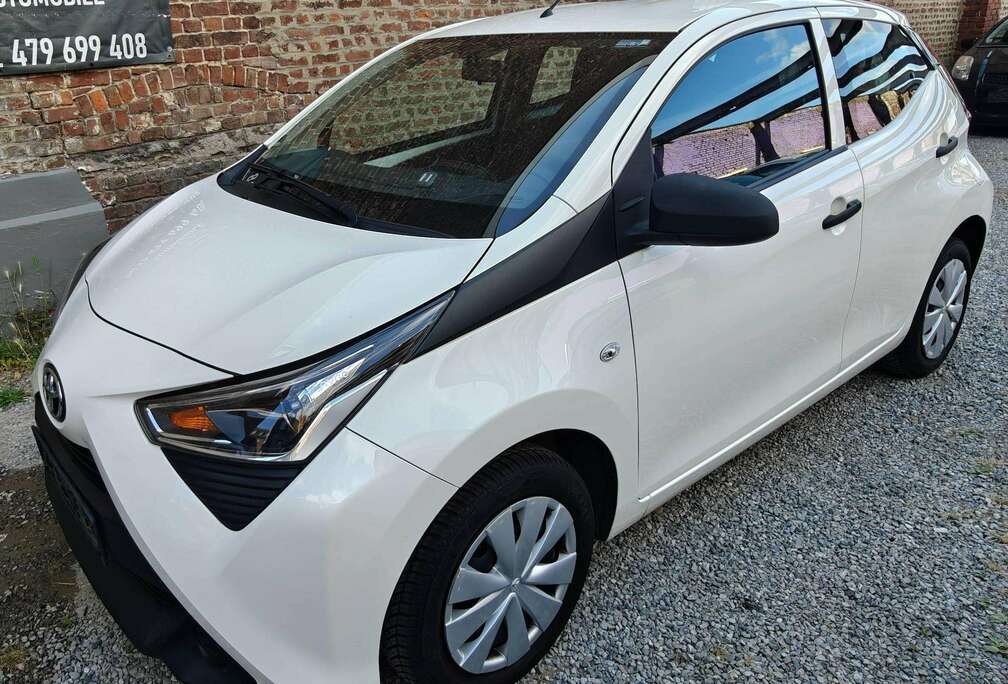 Toyota Aygo 1.0i VVT-i x-music prêt à immatriculé