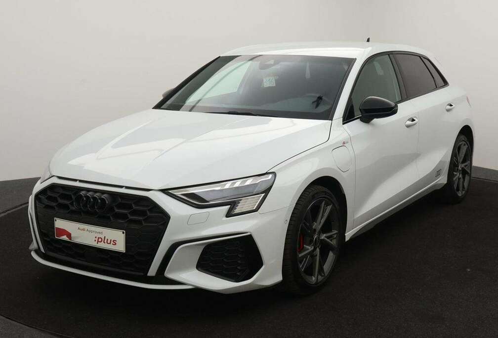 Audi Audi A3 Sportback Competition 45TFSIe 245PK *AUTOMAAT*3X S-LINE*CAMERA*PDC*SPORTZETELS*ACC*NAVI*APP-CONNECT*...*