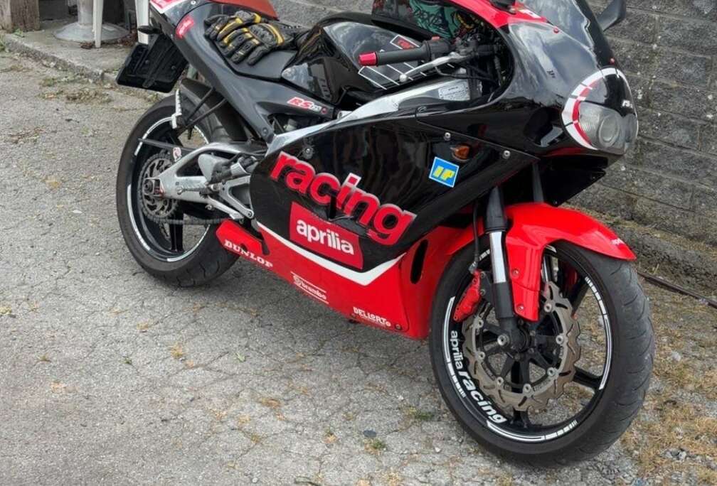 Bonjour je vend à contre coeur mon Aprilia rs125.