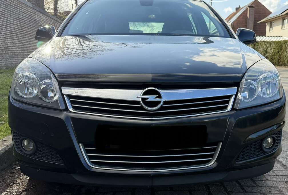 Opel Opel Astra 2010/6Benzine Met 211000 GEKEURD